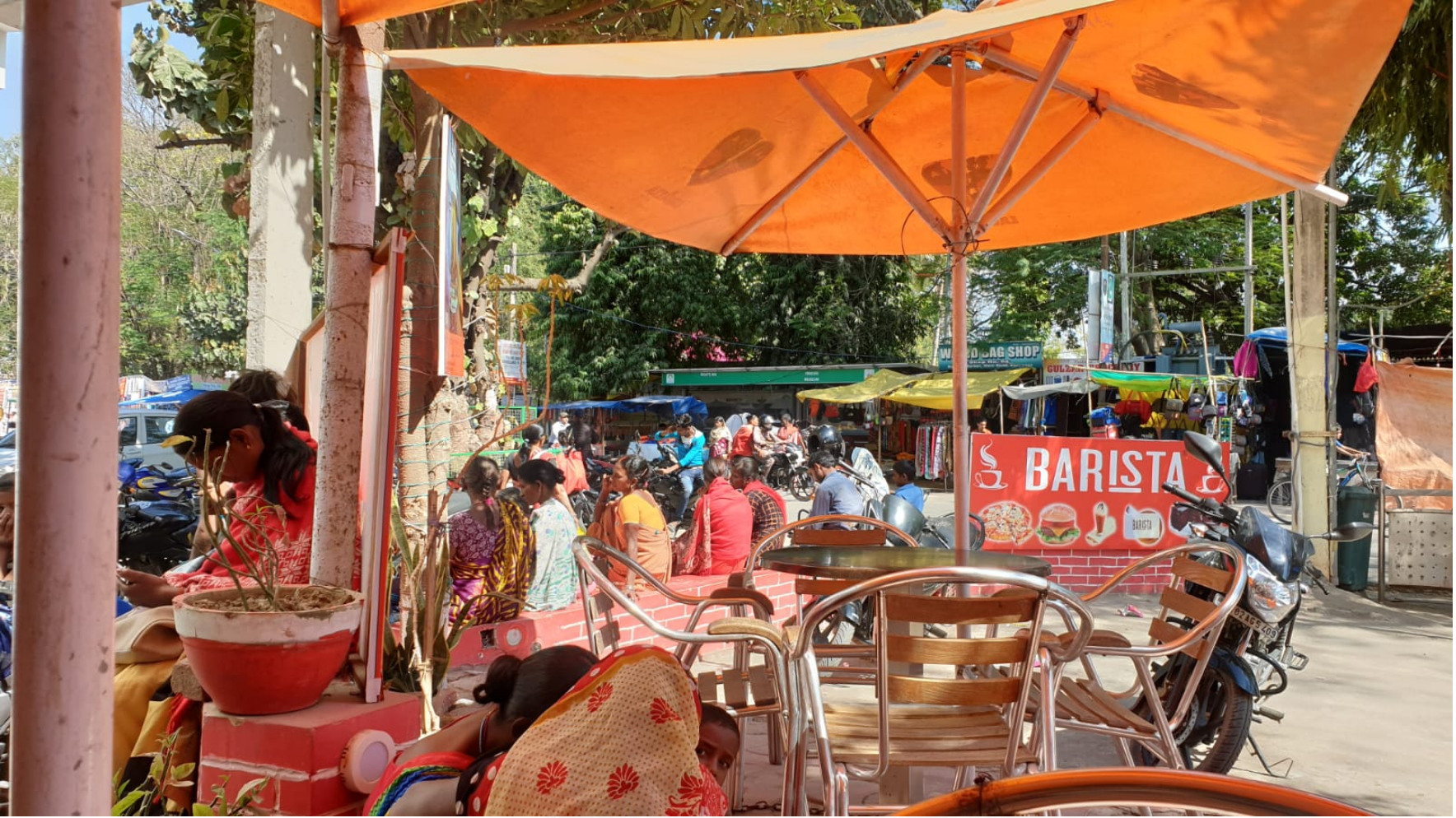 Der Barista mit dem guten Kaffee, Bodhgaya (Indien)