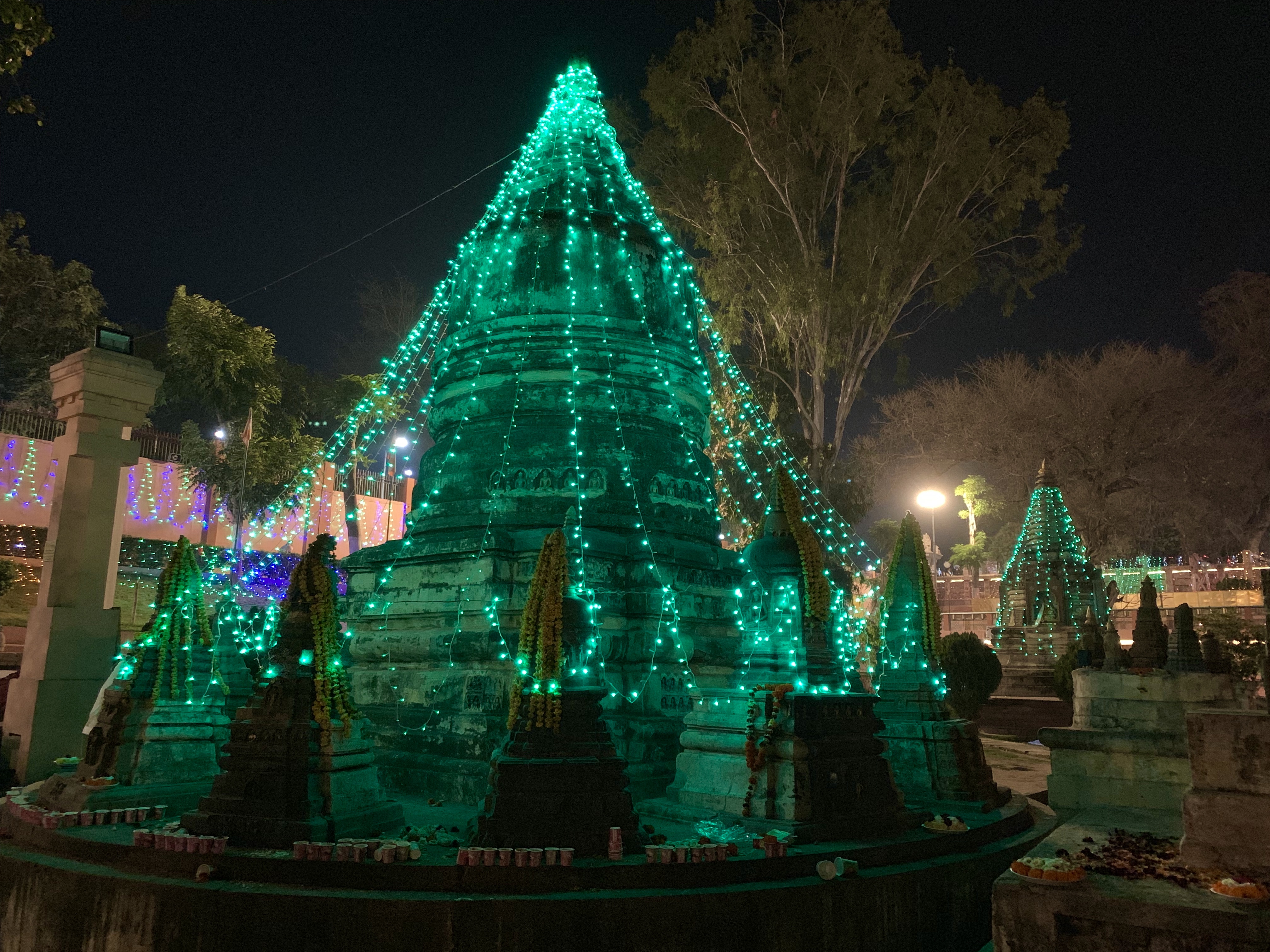 Darbringungen von Lichtern. Rigpa Gebetsfest, März 2019, Bodhgaya (Indien)