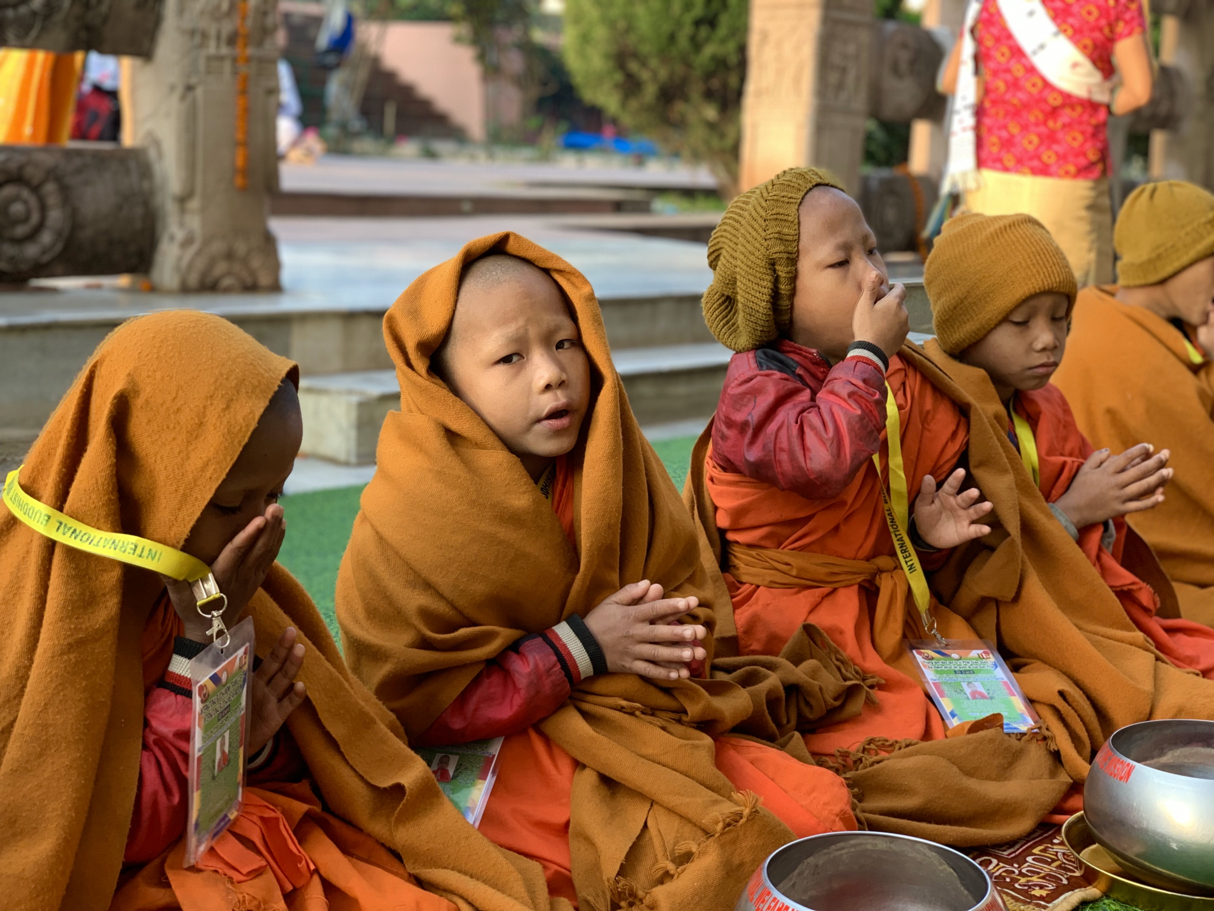 Praktizierende am Mahabodhi-Tempel. Rigpa Gebetsfest, März 2019, Bodhgaya (Indien)