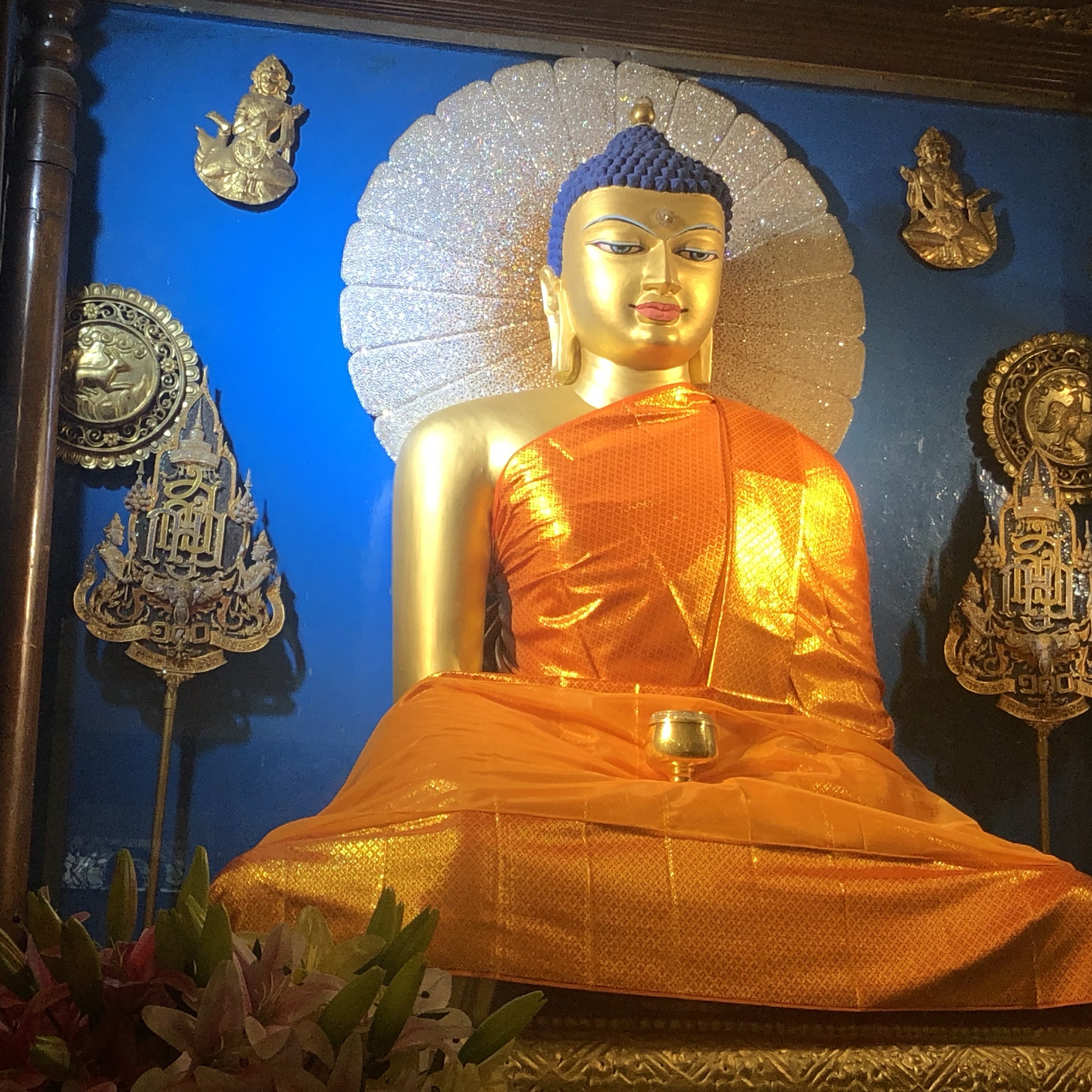 Buddha-Statue im Mahabodhi-Tempel. Rigpa Gebetsfest, März 2019, Bodhgaya (Indien)