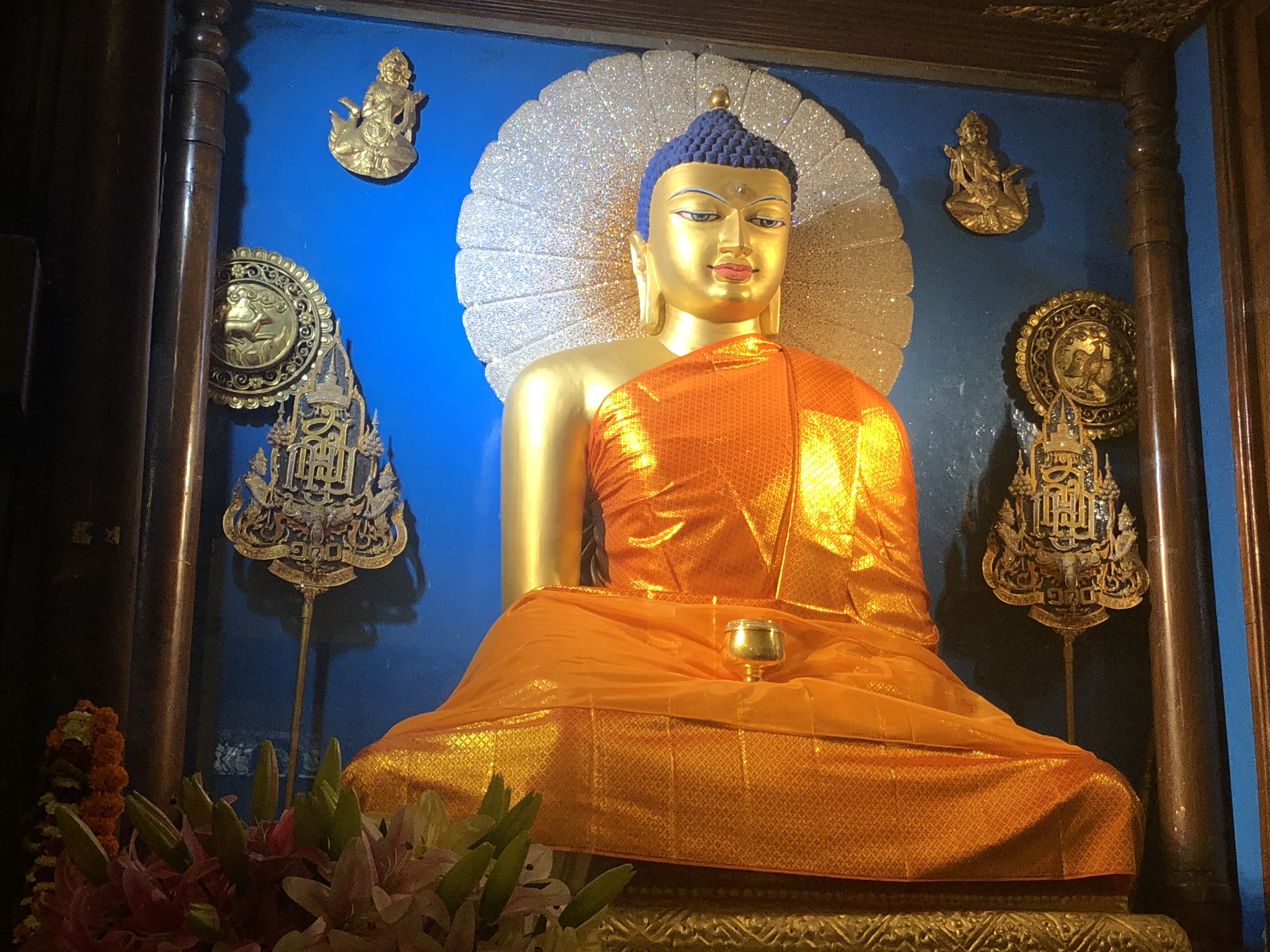 Buddha-Statue im Mahabodhi-Tempel. Rigpa Gebetsfest, März 2019, Bodhgaya (Indien)